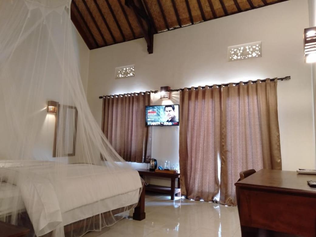 Batu Ampar Menjangan Hotel Banyuwedang Exterior photo