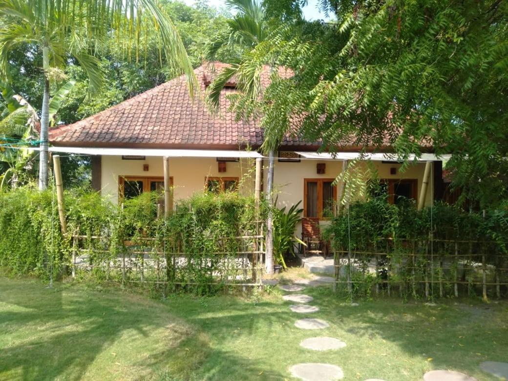 Batu Ampar Menjangan Hotel Banyuwedang Exterior photo