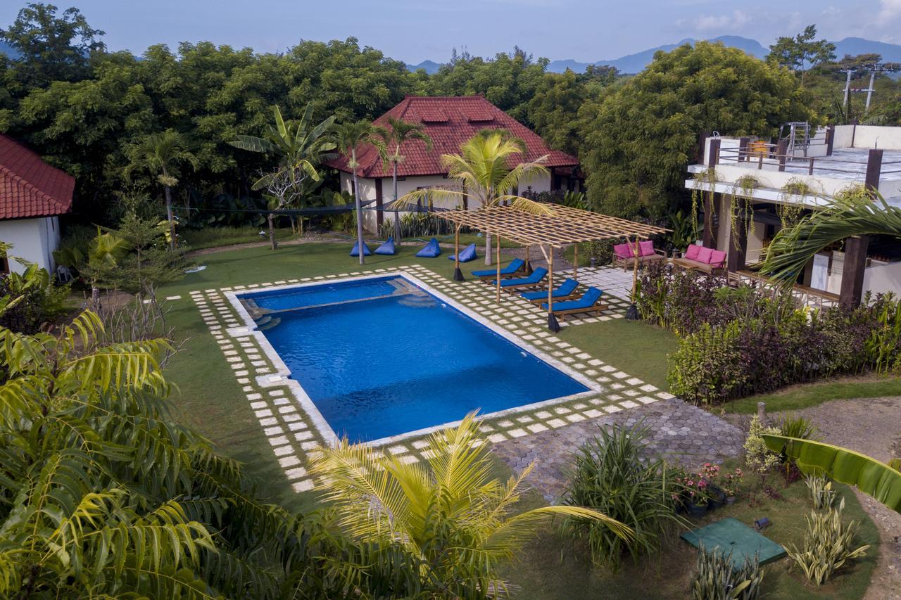 Batu Ampar Menjangan Hotel Banyuwedang Exterior photo